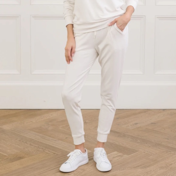 cozy earth Pants - Women's White Joggers
